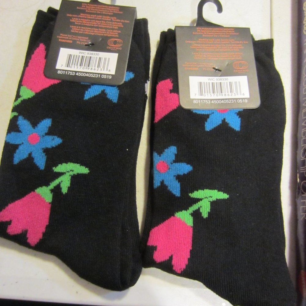 Sugar Skull socks two pairs size 4-10 shoe size - Picture 3 of 4